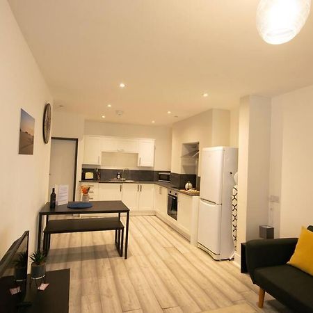 Luxe Living City Apartment - Beach, Wifi, Parking 스완지 외부 사진