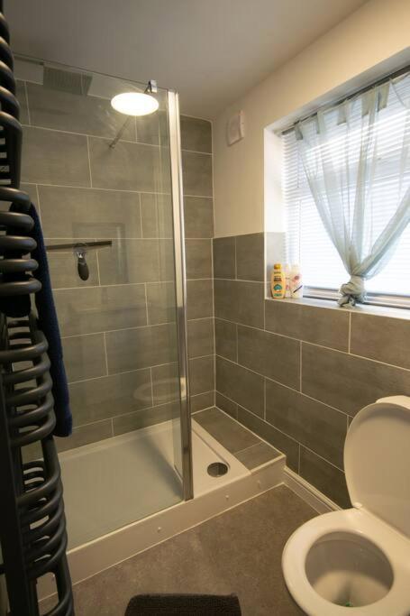 Luxe Living City Apartment - Beach, Wifi, Parking 스완지 외부 사진
